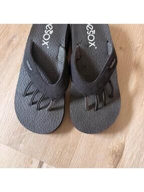 Toesox Kirra Wedge Flip Flops Women's 8